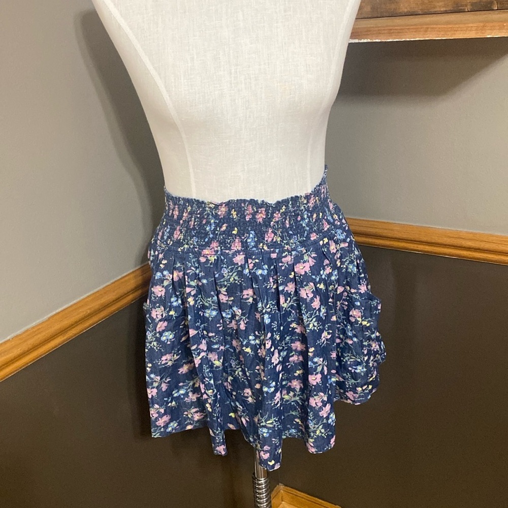 HWY jeans blue, pink, & green floral pull on mini skirt size M